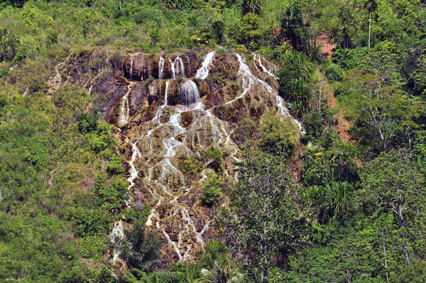 AIR TERJUN KAMPUNG REREBE